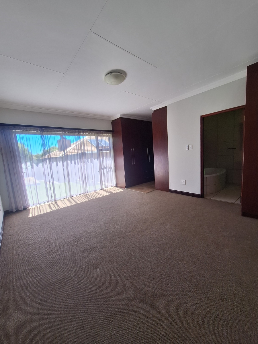 4 Bedroom Property for Sale in Woodland Hills Free State